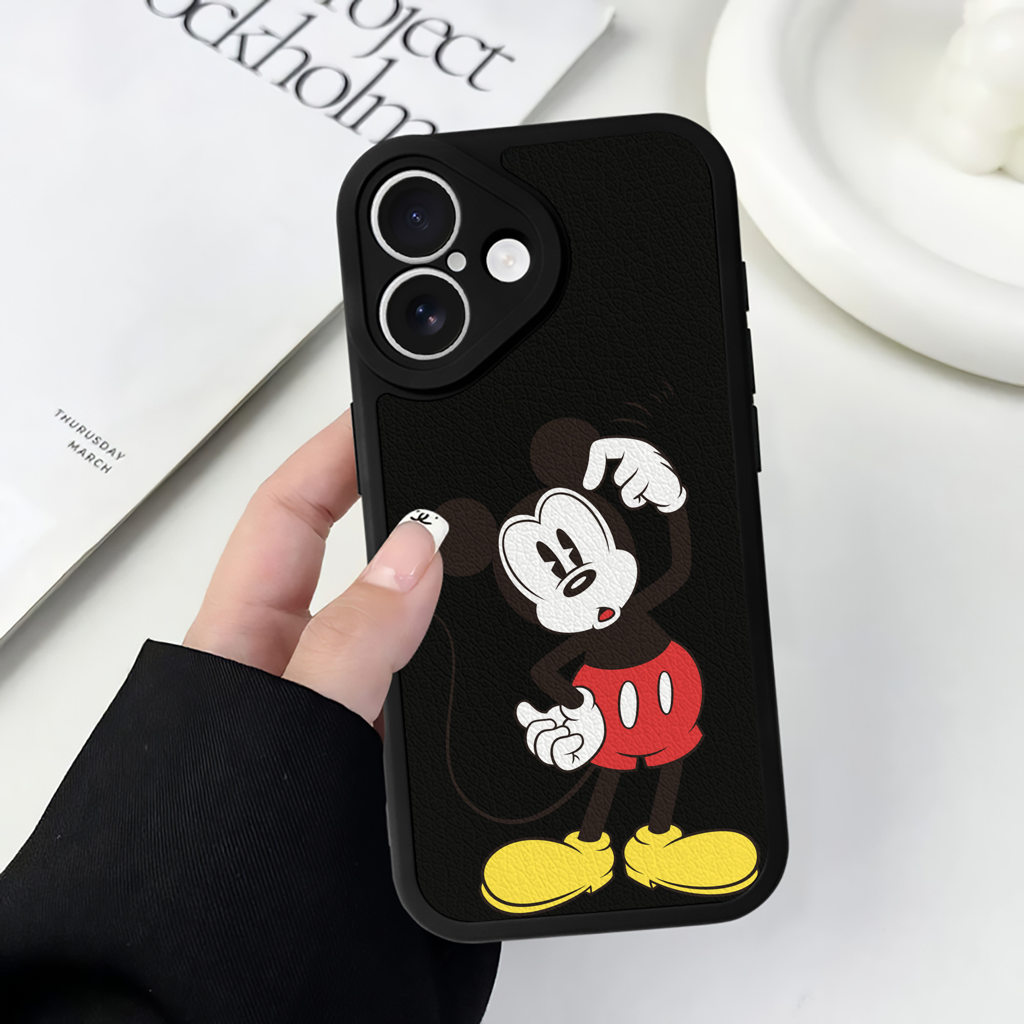 （画像用） ミッキーマウス Mickey Mouse 【iPhone 16シリーズ対応】シリコンスマホケース（レザー調） 材質：シリコン